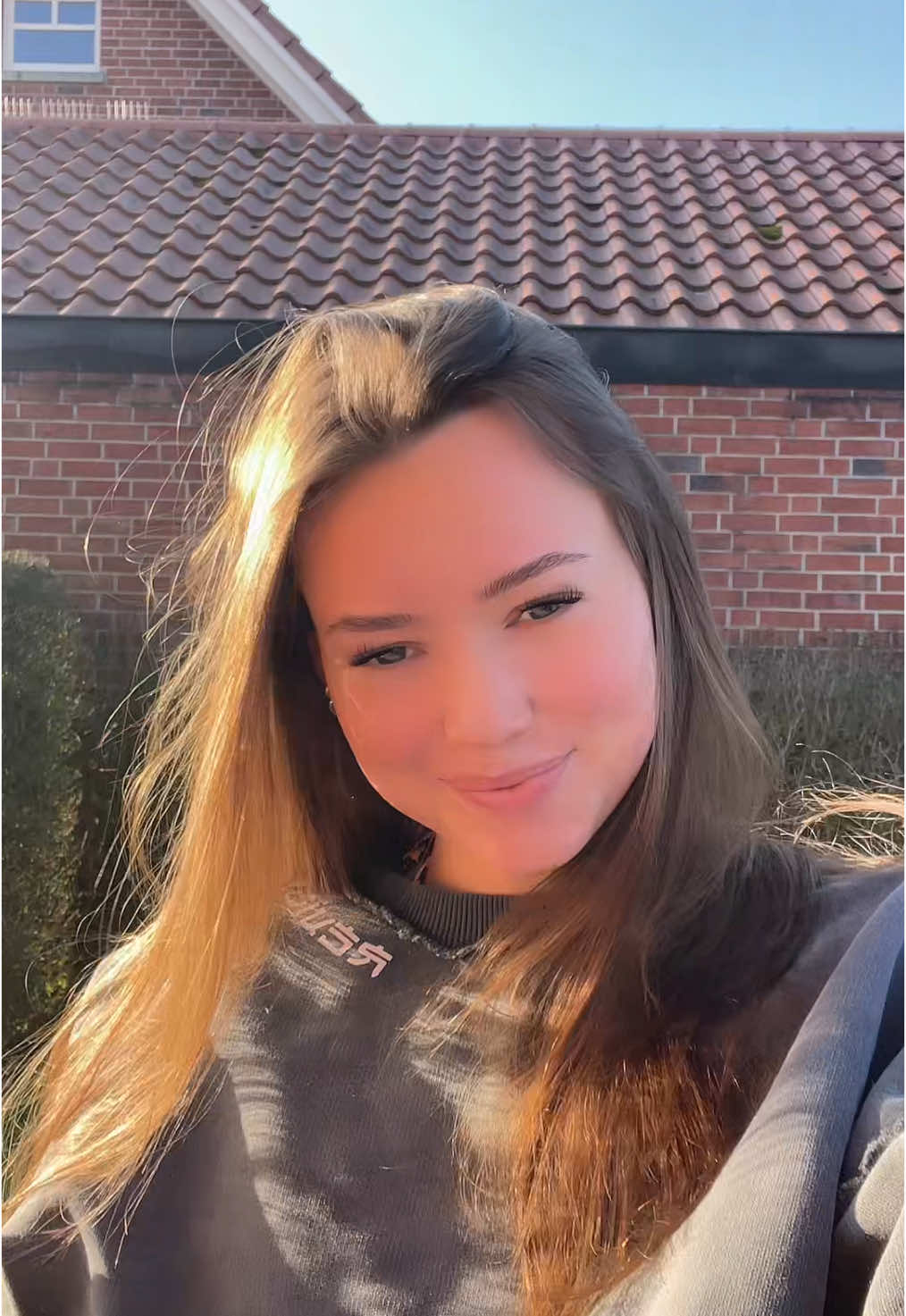 Can I get a kiss from you? 💕 || leute ich bin so krank :( #fy #fypage #girlssuportgirls #viral #fyppppppppppppppppppppppp #makemefamouse #sun #gold #kissing #schmuck #blondehair #blonde #canigetakiss 