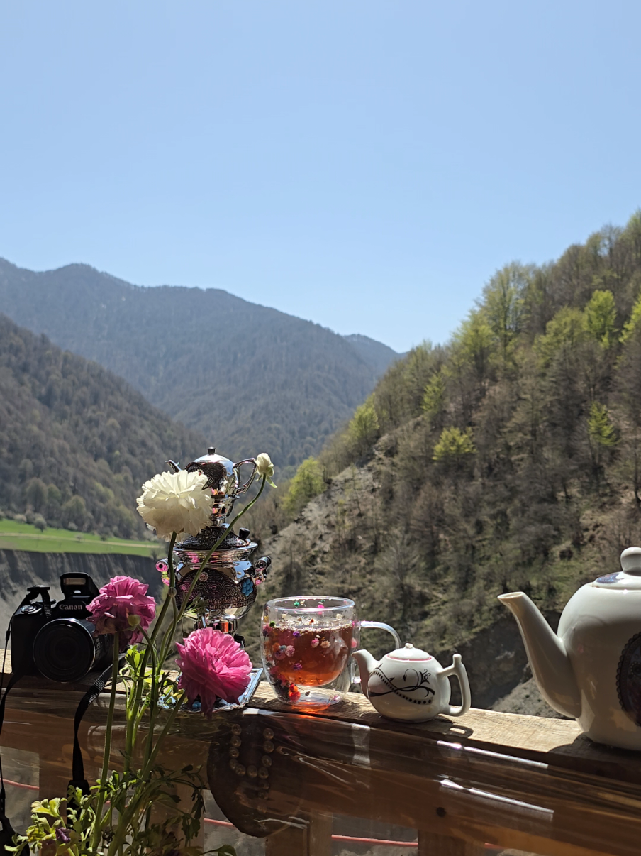 Artıq yaz gelsinmi? 💐🌺☕️📸 📽Video @terlanmaxmudov 🦅 #lazaqartali #yazfesli🌹🌸⚘️🌞 #asiqelesger #kesfet #kesfetbeniöneçıkart #çay #qebele #baku #menzere  #canon #canonphotography #s24ultra 