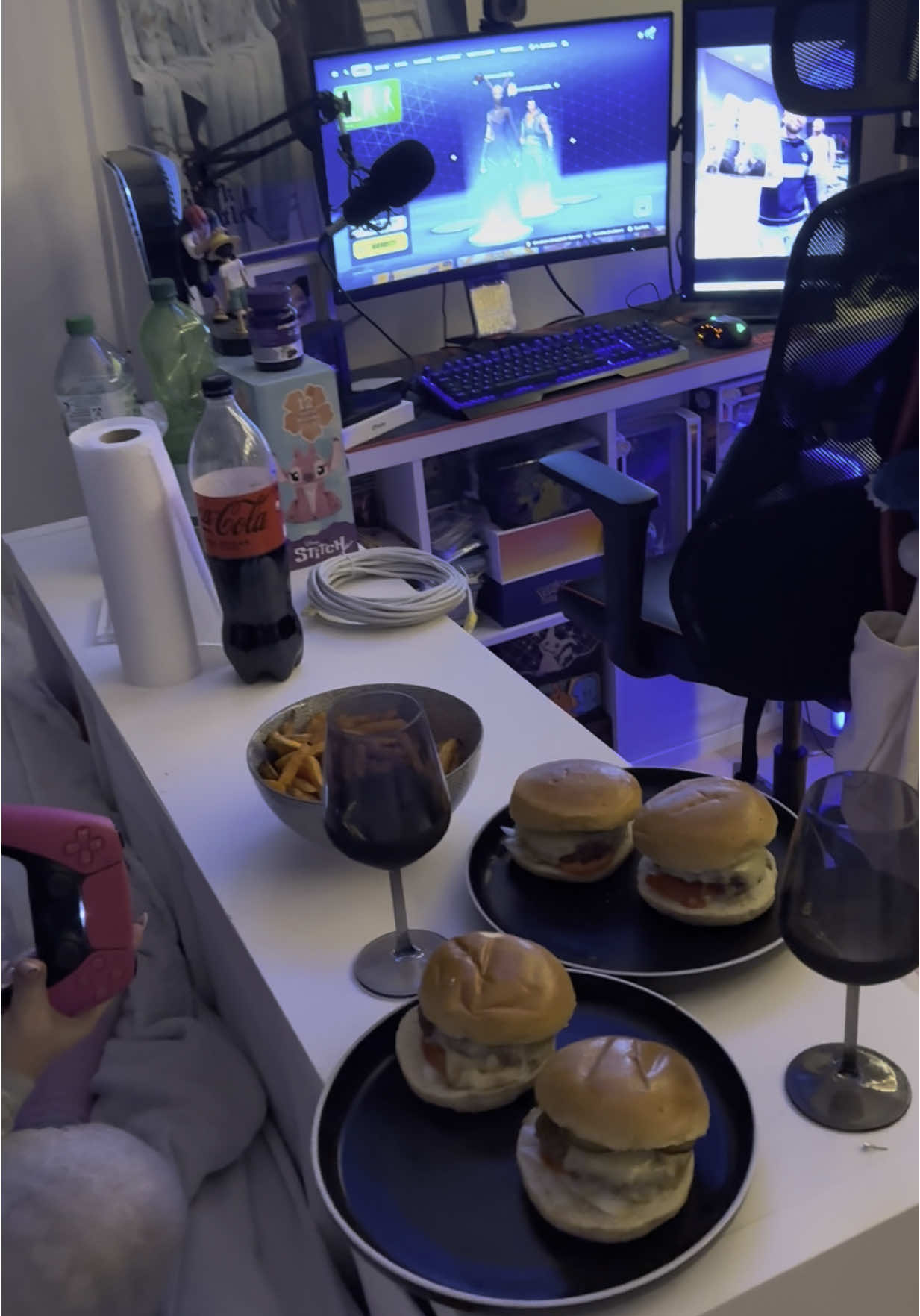 Datenight mit 🍔&🎮  Was gibt’s schöneres❤️ #datenight #GameNight #couple #couplegoals #Love #fortnite #fyp 