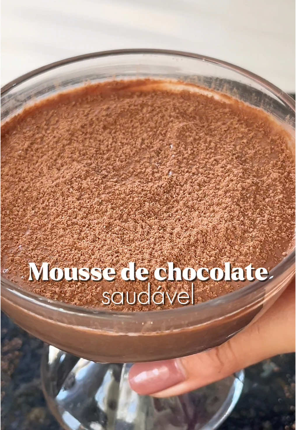 Mousse de chocolate🍫 Ingredientes: 2 copinhos de iogurte grego tradicional 1 colher de chocolate em pó (usei 50% cacau) 1 colher de leite em pó. Modo de preparo no vídeo. #receita #receitasfaceis #receitas #receitasimples #receitassaudaveis #receitafacil #CapCut 