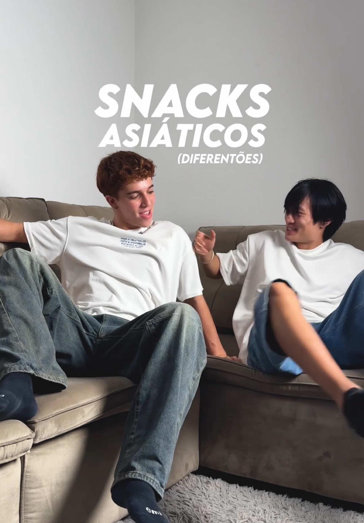 provando snacks asiáticos diferentões tá louco