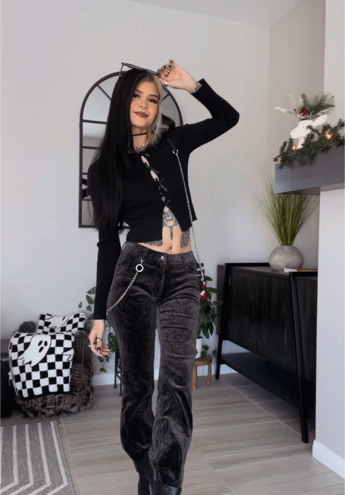 Love this thrift find! #thrifted #allblackoutfit 