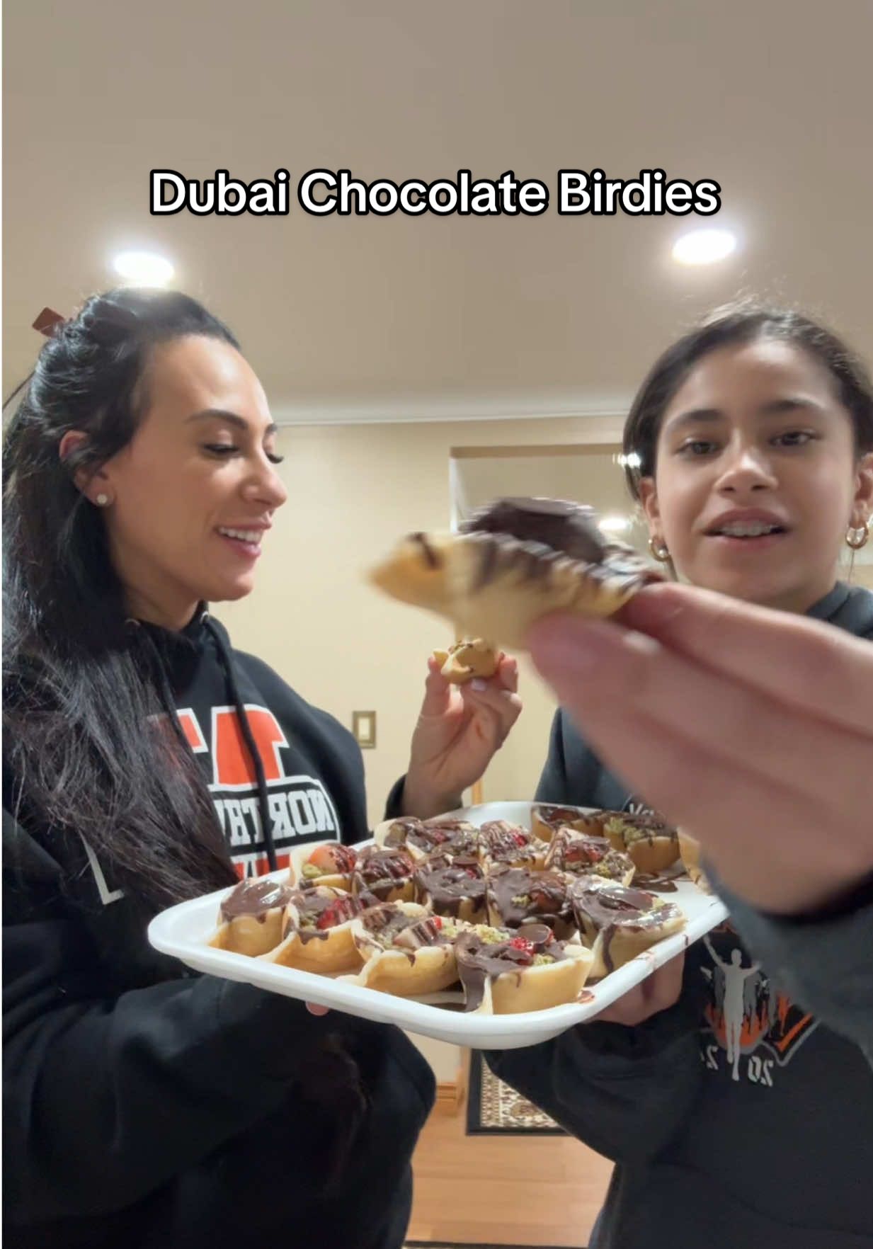 Trying Dubai chocolate birdies for the first time from @NizamPastry #dubaichocolate #dubaichocolateasmr #mukbang #foodtiktok #FoodTok 