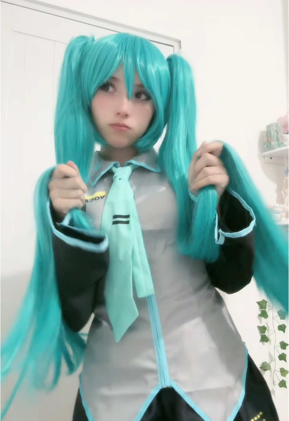 It’s the girl from Fortnite #hatsunemiku #miku #mikucosplay #vocaloid #cosplay #fyp #fortnite 