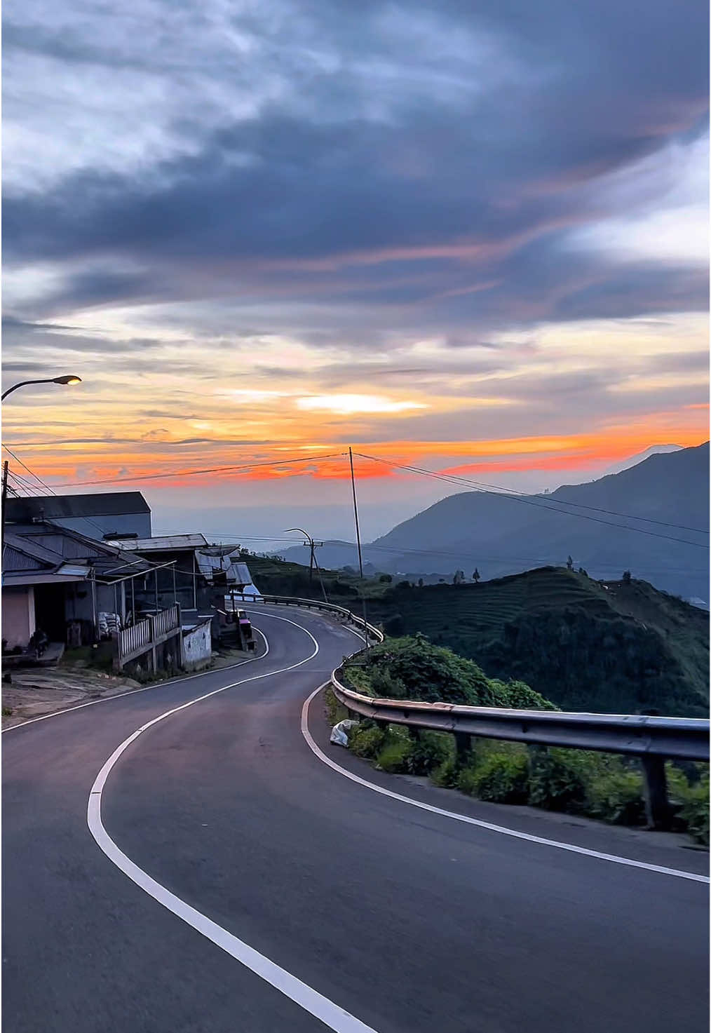 Sunrise dieng, di bulan ramadhan 😍😍, masyallah.. . . . . #dieng #diengplateau #fyp #wisatadieng #xyzbca #sunrise #fypviralシ #berandatiktok 