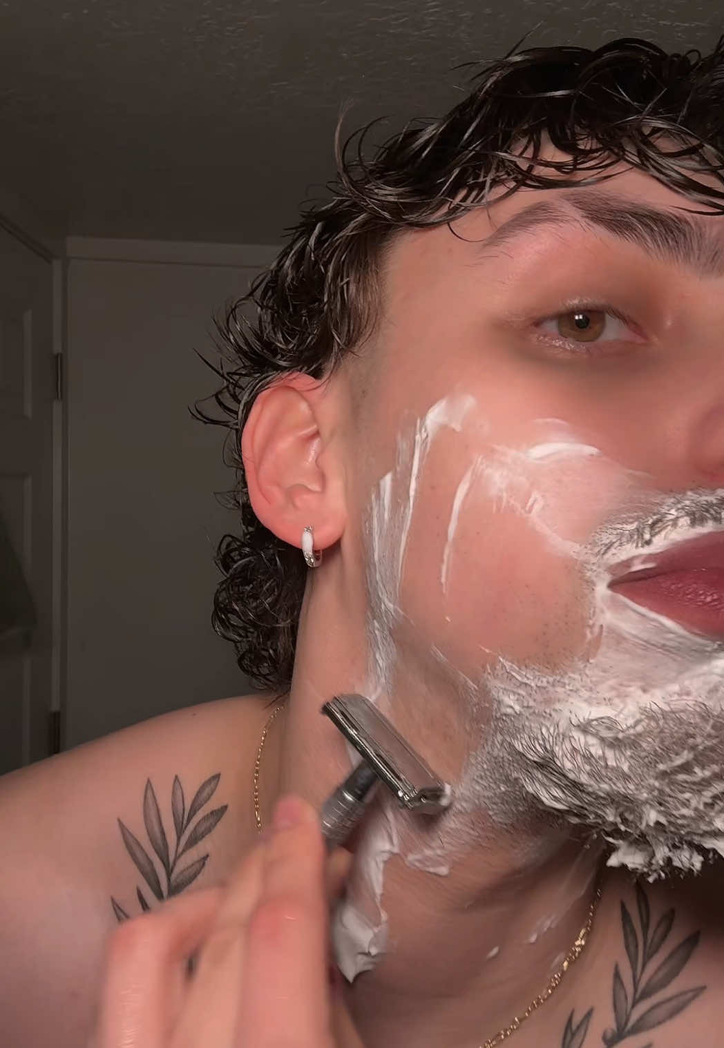 Who eles enjoys shaving?🪒 #fyp #foryou #trending #viral #foryoupage #shaving #asmr #shavingtutorial #shavingtips #shaveitoff #faceroutine #skincareroutine #skincare #mensskincare #SelfCare 