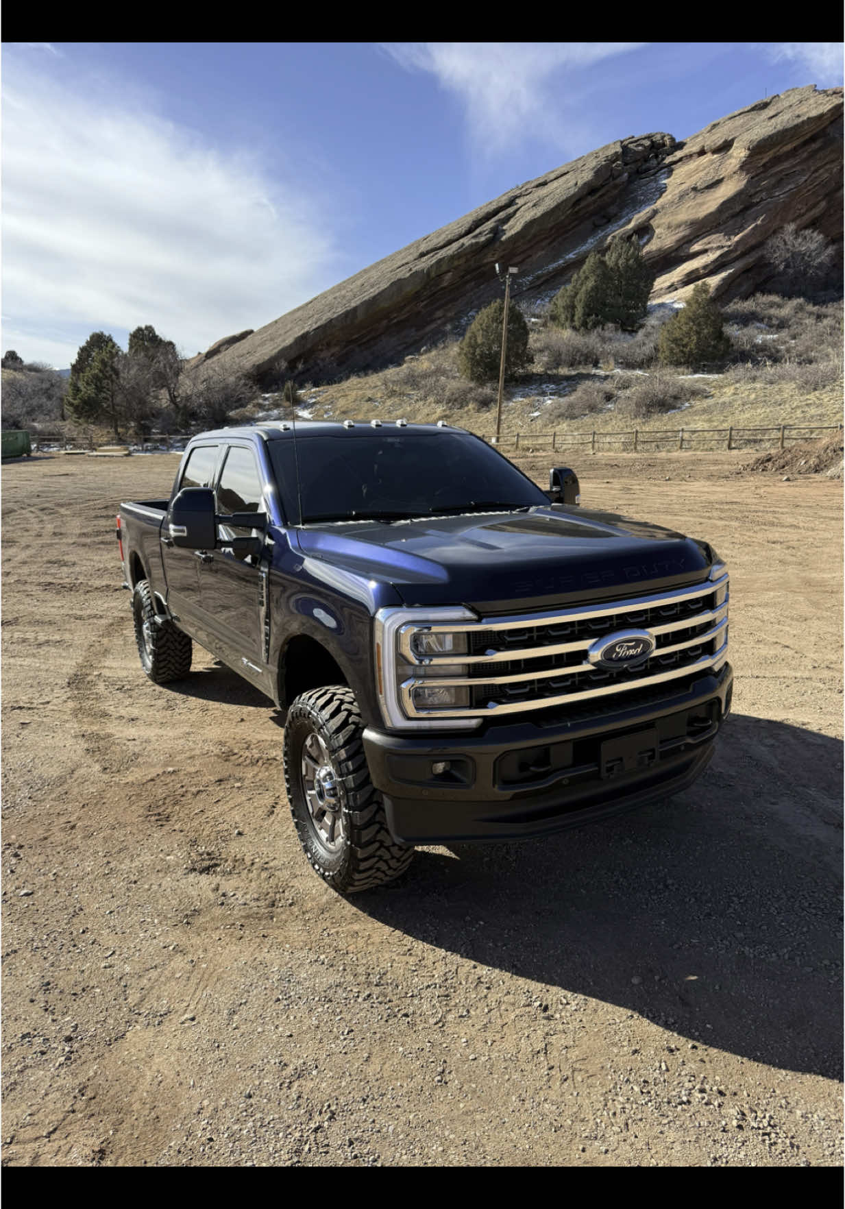 King Ranch w red rocks scenery ⛰️😮‍💨#kingranch #ford #fyp #foryouu #f350 #redrocks#countrymusic 