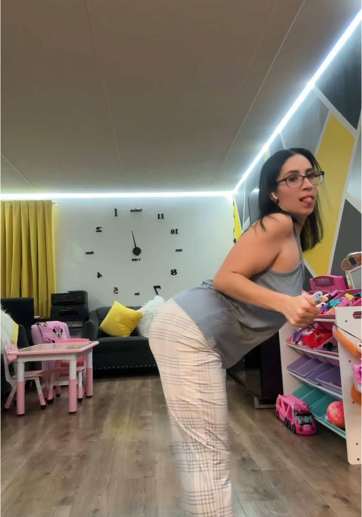 Since you need something to watch sista 💋 & yes he eats me like a mango 🥭🤪 #stopwatchinme  #MomsofTikTok #momlife #fyp #boredathome