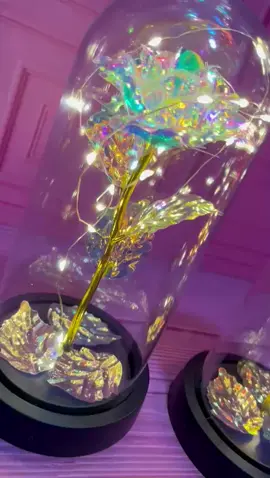 hermosas rosas encapsuladas con luz led. regala este día de la mujer ❤️