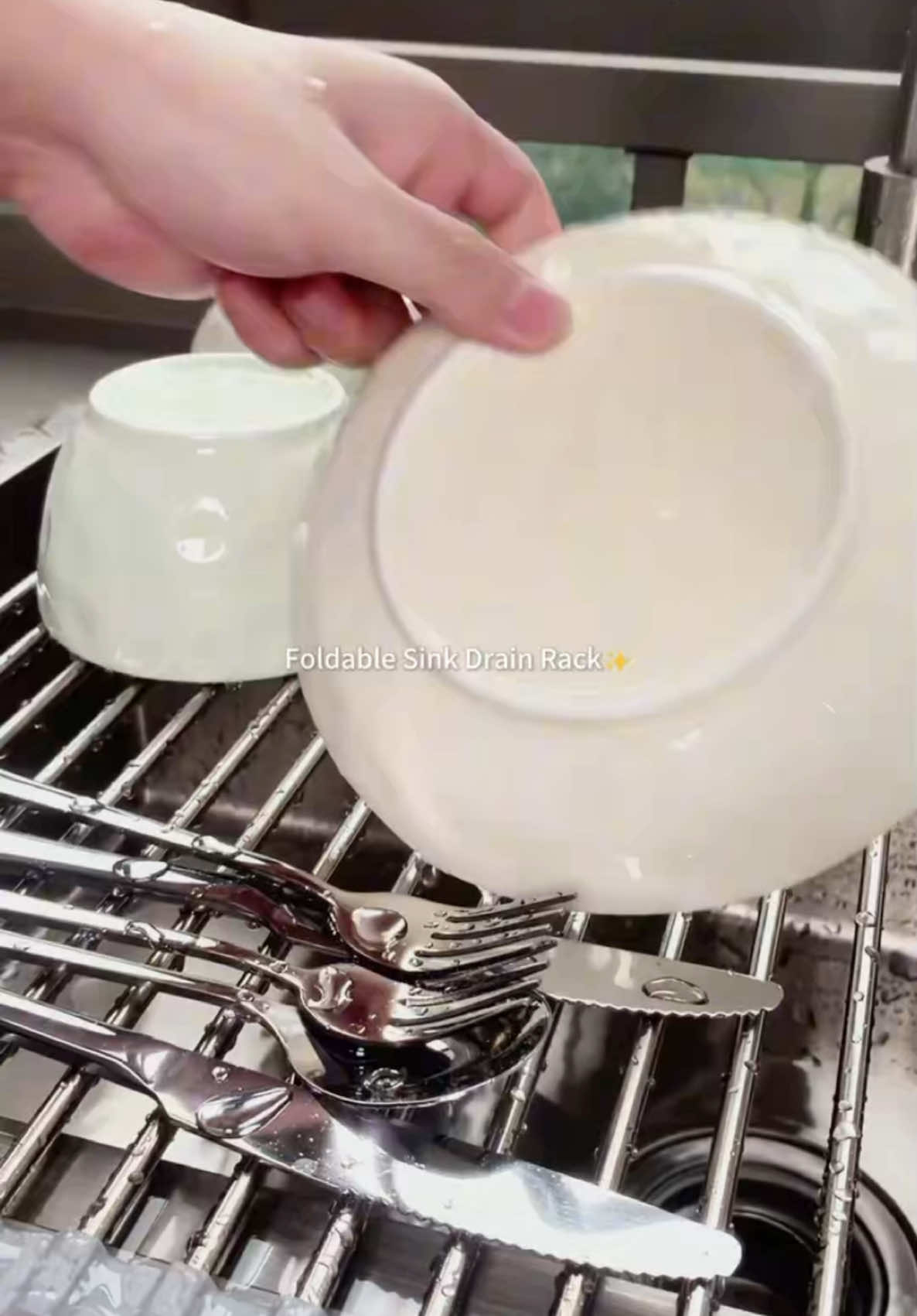 I’m so happy to get this genius dish rack for my kitchen sink.So convenient to use ✌️🤍👇#fyp #foryou #foryoupage #toktokmademebuyit #tiktokfinds #sinkrack #dishrack #organizer #KitchenHacks #kitchengadgets #holder #dryingrack #sinkcleaning 