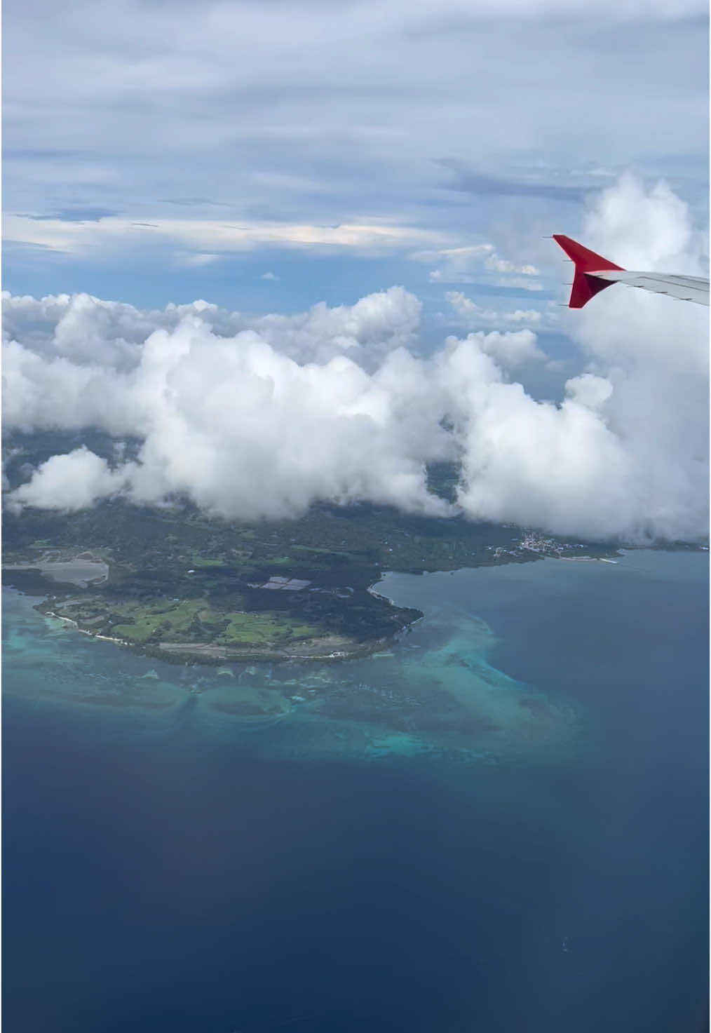 View from above☁️ #view #airplainescene #airplaineview #clouds #seaofclouds #fyppppppppppppppppppppppp #fypage #fypシ゚viral🖤tiktok #tiktok #tiktokph #relaxingvideos 