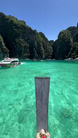 Vacation goals: crystal-clear turquoise water at Pileh Lagoon! 🌴  📍Phi Phi Island - Krabi , Thailand 🇹🇭 . . #thailand #thailandtravel #vacation #beach #boatlife #islandlife #travel 