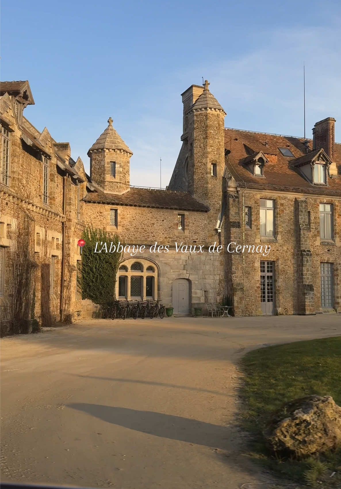 Arrivée à L'Abbaye des Vaux de Cernay #travel #paris #luxury #abbayedesvauxdecernay #fyp 