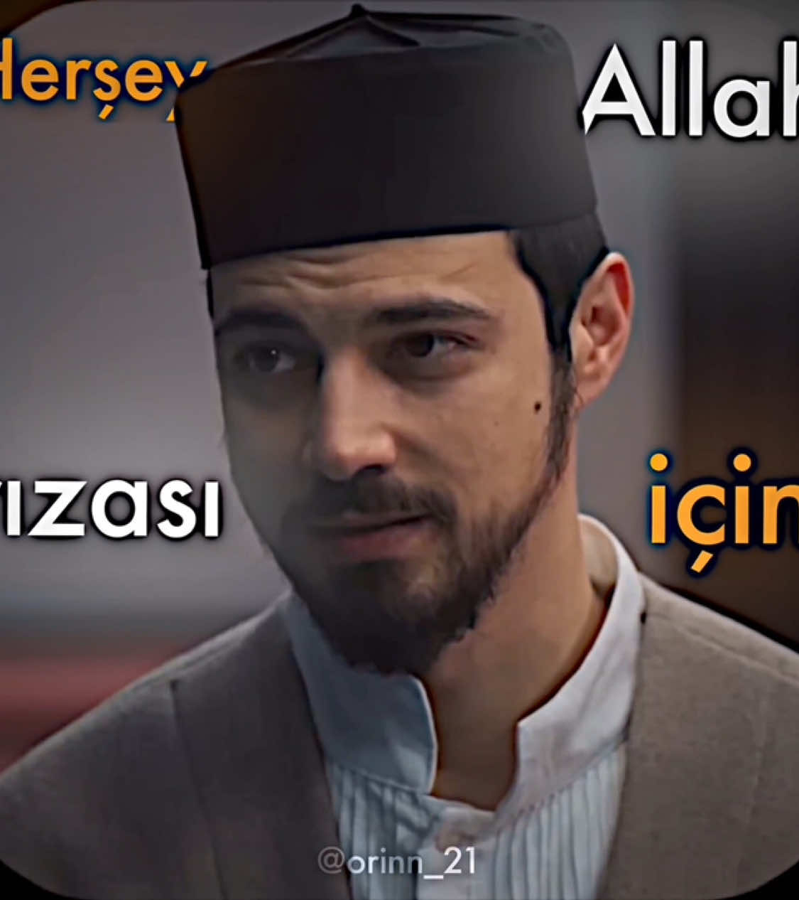 “Kader, insanın iradesiyle yaptığı seçimleri de kapsar.” #KızılGoncalar Her pazartesi 20:20’de @nowtvturkiye’de. Herkesi bu harika diziye bekliyoruz.🤍 