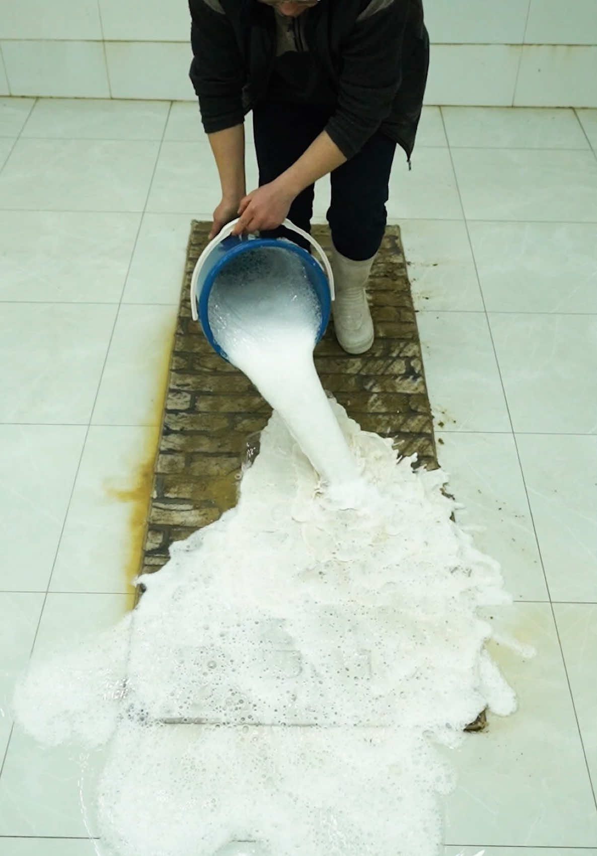 I’m fed up with cleaning carpets #tiktok #satisfying #asmr #shorts #soclean 