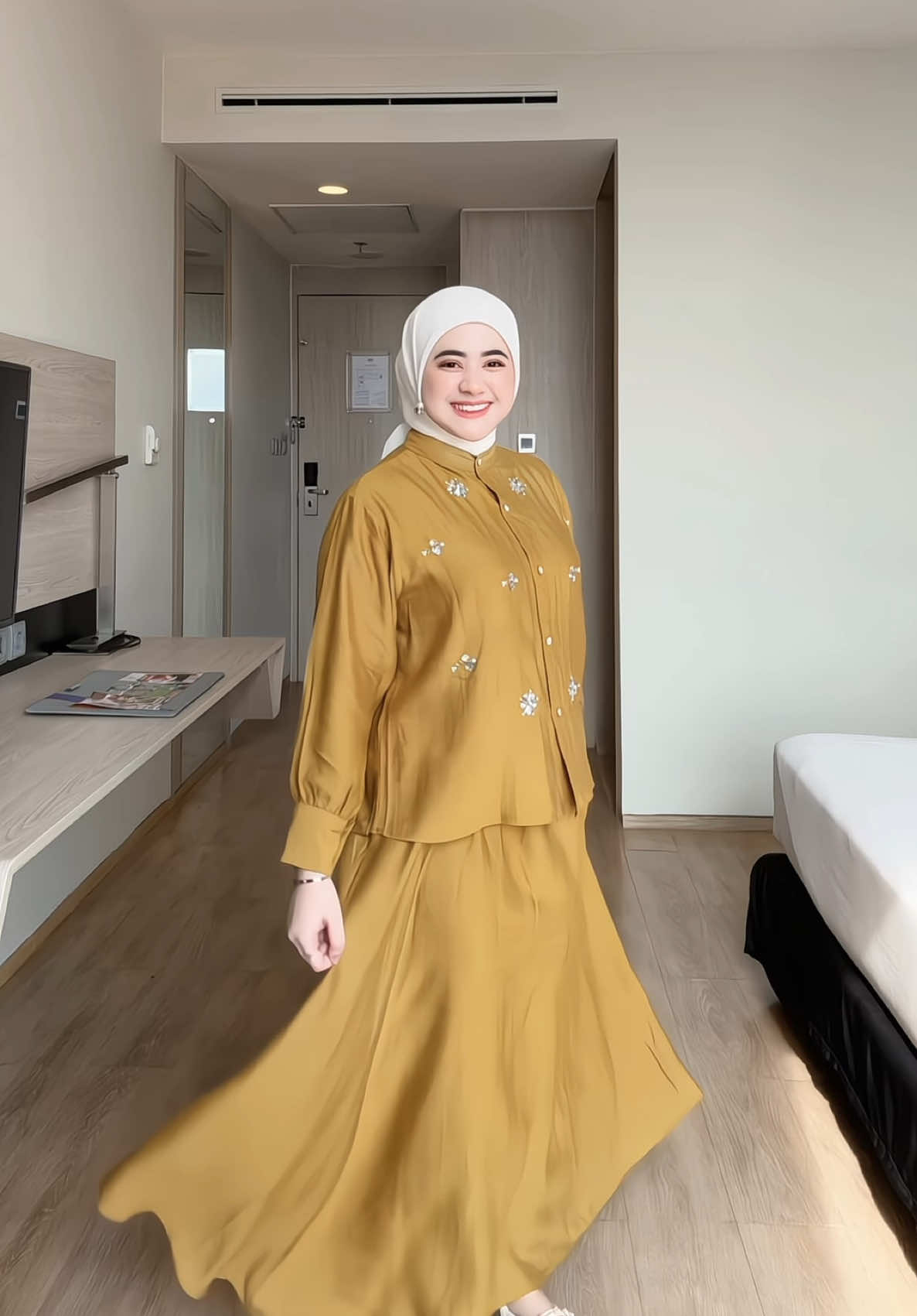 hari raya pakai oneset ga sampe 100RB tapi look nya semewah ini?😮💛 #onesetkekinian #oneset #bajulebaran #claraoneset #outfitideas #outfitinspo 