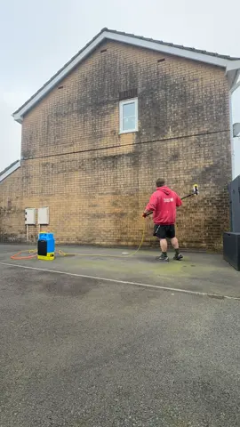 Satisfying brick wall cleaned by Bridgend Window Cleaner, Clean Cymru! #satisfying #cleaning #clean #softwash #softwashing #bridgend #windowcleaner #timelapse 