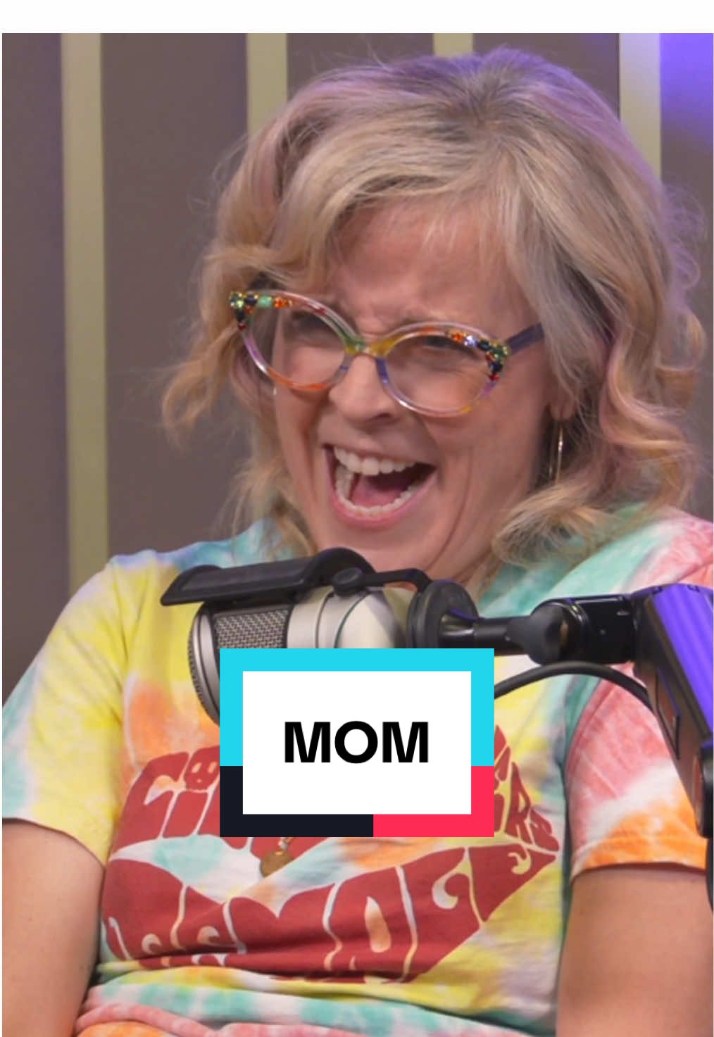 Don’t judge a comedian by her mother 👩🏼🧬🤣 #mom #thedownsidepod #podcastclips #funny #comedy #standupcomedy #comedian 
