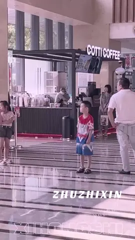 : umeee cái dáng đi của Heng Heng từ cái nhìn đầu tiên luôn ắ...😝💖#trầndịchhằng_chenyiheng_陈奕恒 #xhuongtiktok #xhtiktok #tffamily #tfgiatộcf4 #tffamily_4th_generation #f4 #sdfj_lầu18🌸🎐 #thờiđạiphongtuấn🏙️_🇨🇳 #tt #xh #tiktok #xhuongtiktok #xhtiktok #xhuongtiktok #xhtiktok #xhuongtiktok #xhtiktok #xhuongtiktok #xhtiktok #xhuongtiktok #xhtiktok 