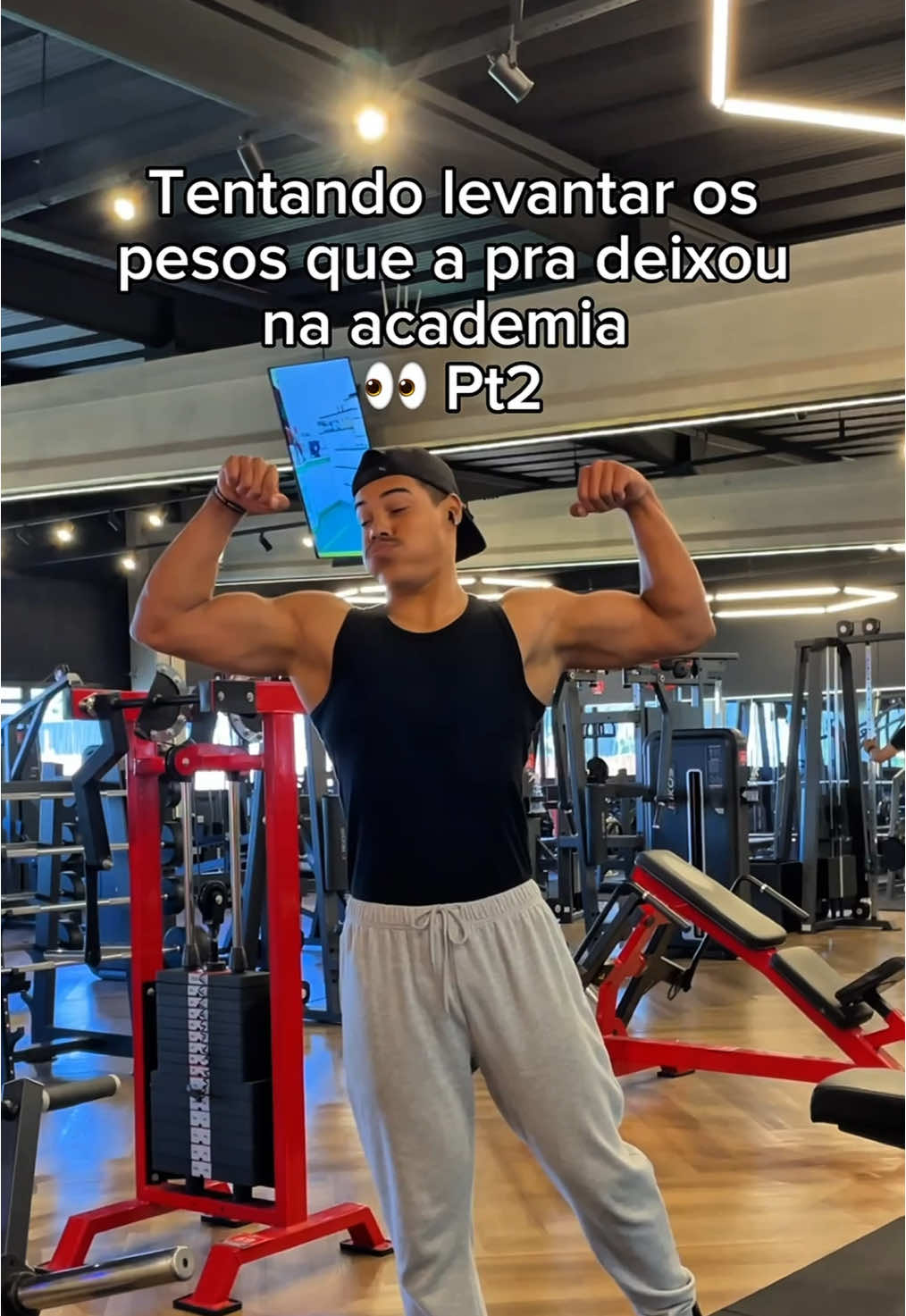 Aquele com tríceps de aço quem é 🫠(🏷 WESLEYGYM na Growth🟥🟦) use o cupom 🏷️WESLEYGYM na @Growth Supplements ❤️💙 para participar do sorteio dia 7 de Fevereiro🏆 mais info nos destaques  . . . . #academia #gym #musculação #reels