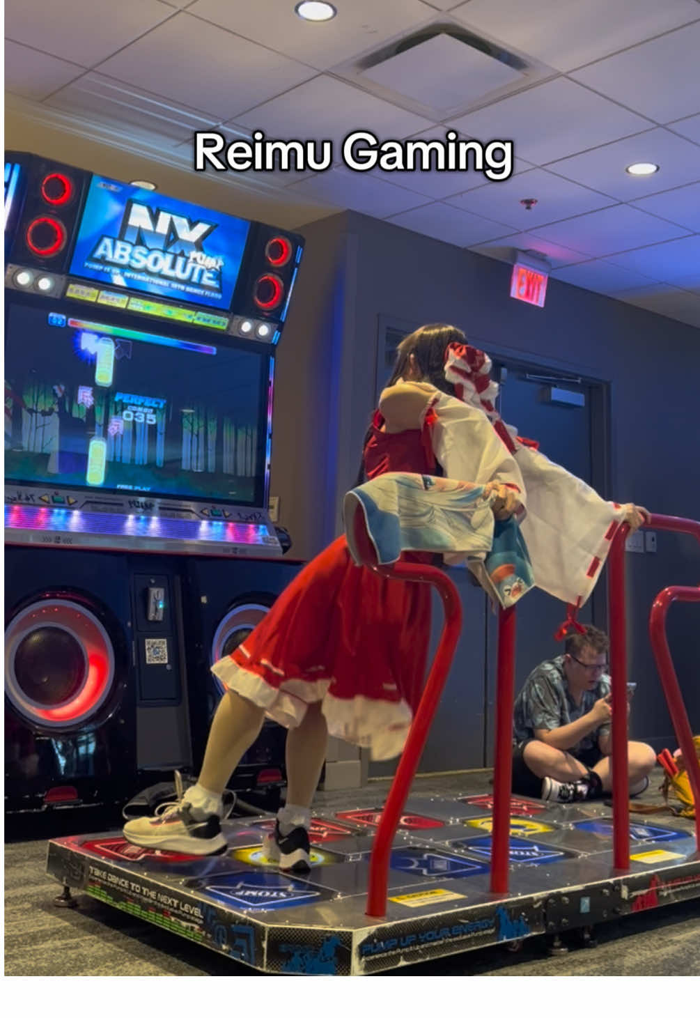 Reimu Gaming  #cosplay #touhouproject #touhou #pumpitup #animeconvention #gaming #reimuhakurei 