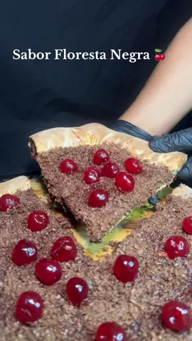 Sabor Floresta Negra 🍒 #pizza #pizzalover #pizzatime #pizzapizza #pizzagram #amelhor #recheada #chocolate #cereja 