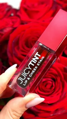 Dzień Kobiet zbliża się wielkimi krokami 🌸 Macie już pomysł na makijaż? 💄💋 #womansday #redpower #dzieńkobietnadchodzi #pomysłnamakijaż #inspiracja #goldenrosepolska #goldenrosecosmetics 