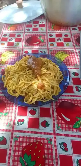 #miMamá tal vez no sabe hacer muchas cosas pero hace el tallarín más rico #todos #tik_tok 