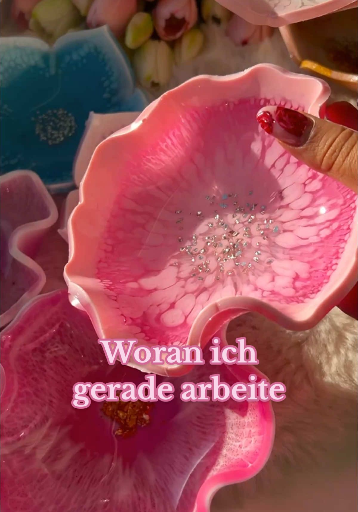 Spontanes „woran ich gerade arbeite“ 💓 #epoxidharz #resin #kunstharz #epoxidharzdesign #epoxidharzkunst 