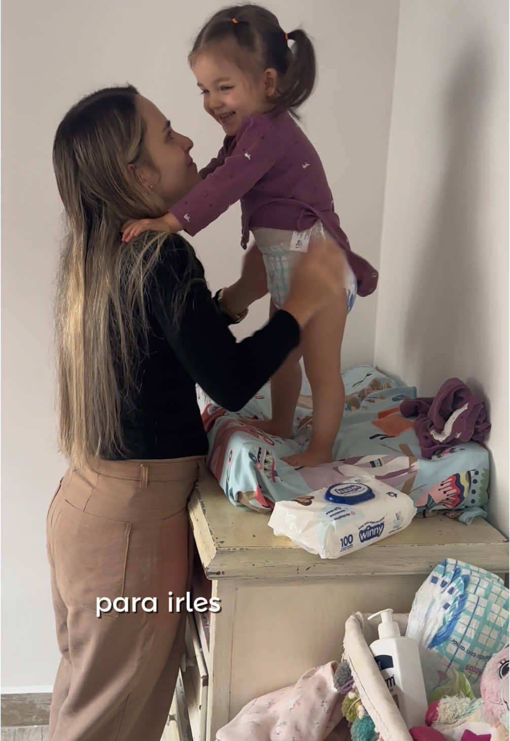 A Ud también les da pereza ese cambio de pañal ? Jajaja  Por favor omitan mi friZzz 😭 O recomiéndenme cositas en los comentarios que ya no aguanto massssss 😰🥶 #bebes #pañal #mama #mamatiktoker 