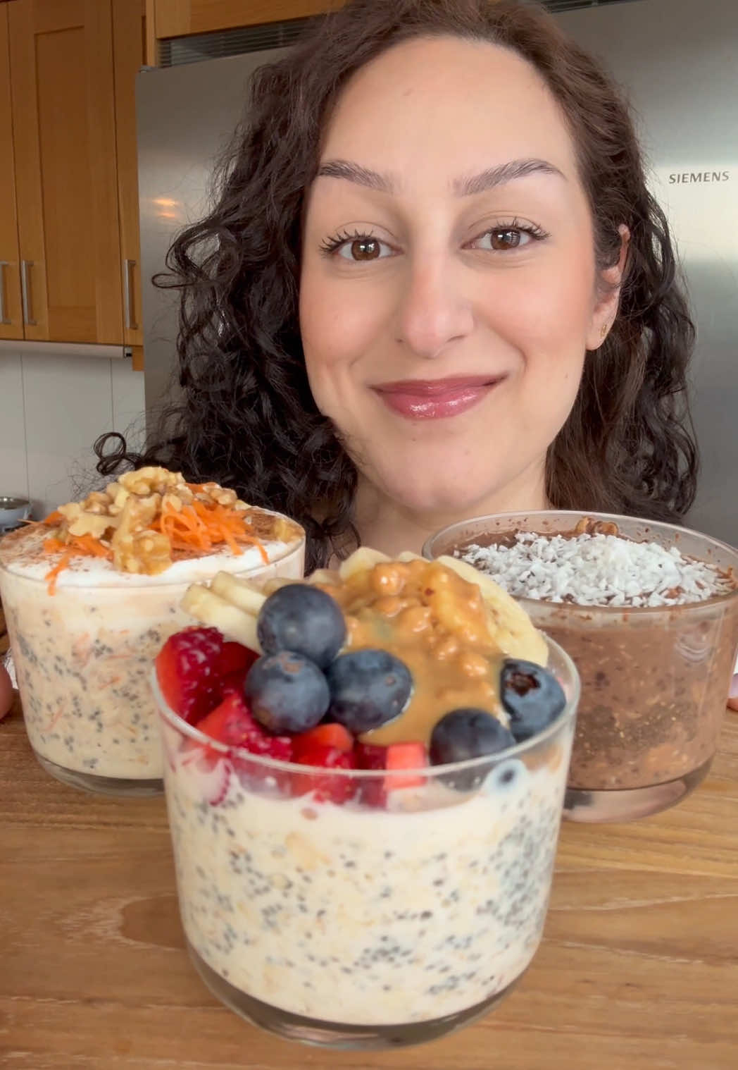3 sorters overnight oats 😍 - morotskaka, chokladboll och bär & vanilj. Perfekt om man vill kunna förbereda sin frukost eller till suhoor 🫶❤️ #Ramadan #frukost #suhoor 