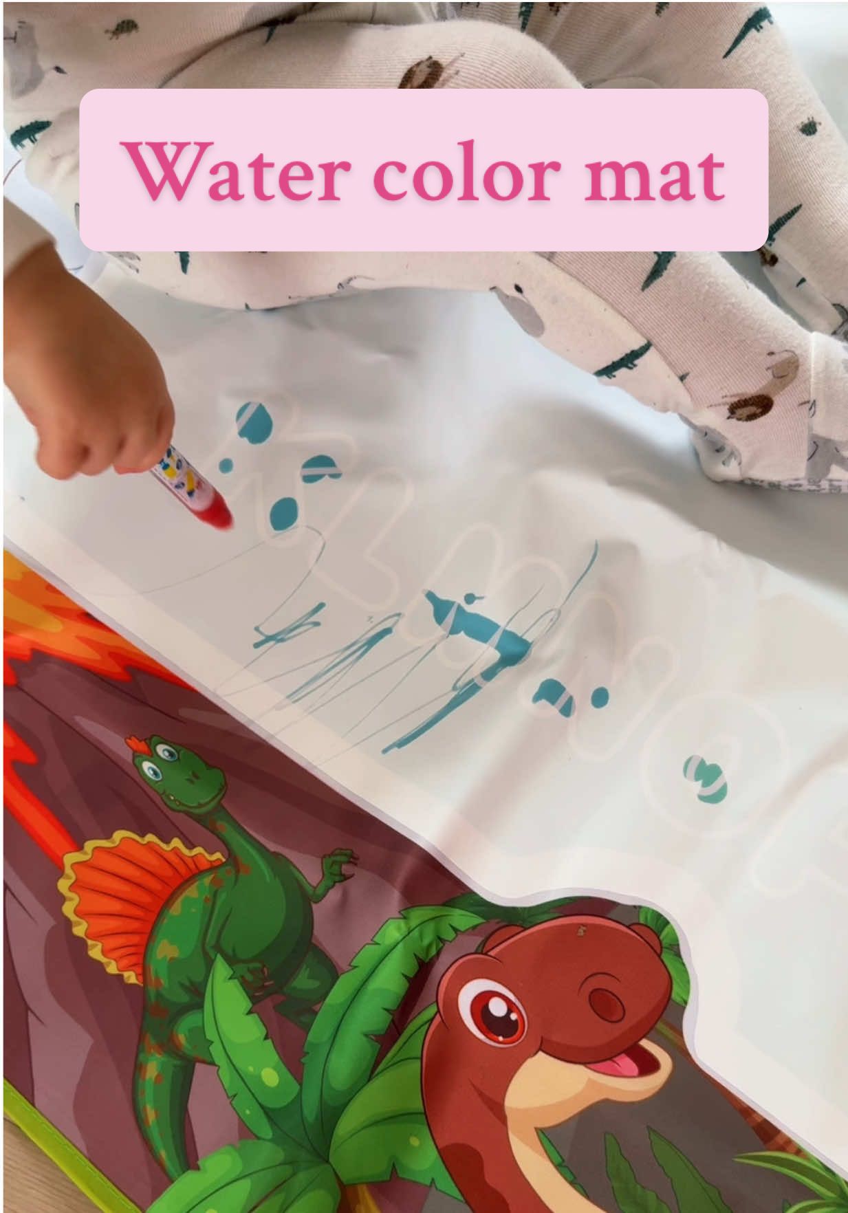 Toddler activities for a rainy day! #rainyday #crafts #toddleractivities #activityforkids #kidscrafts #watermat #colormat #watercolor #magicwaterpainting #waterpainting 