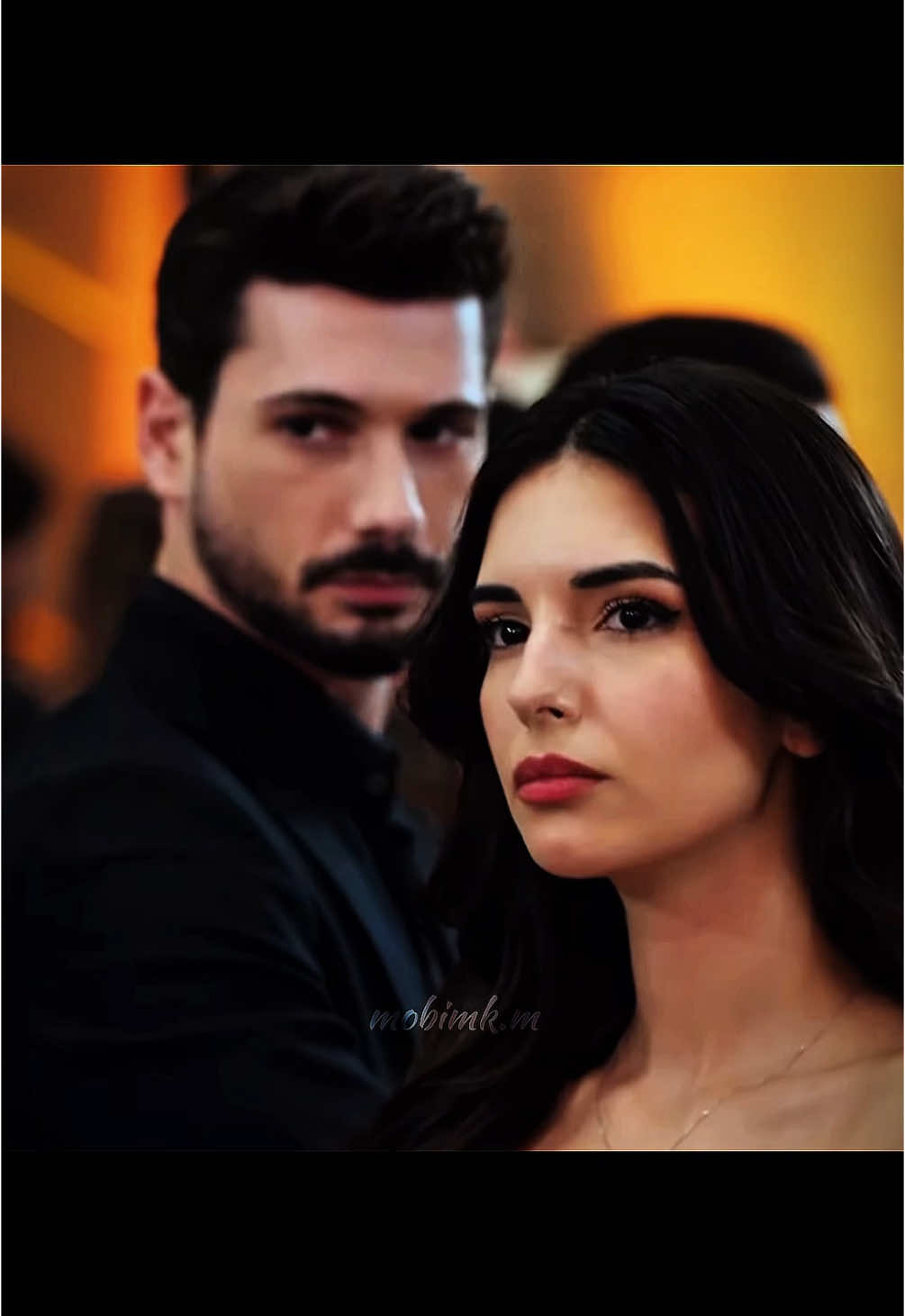 Fikrat is scared 🙄of Esma 😏and keeps his distance from Damla.😬😎  #series #hudutsuzsevda #halilibrahim #denizcanaktas #turkish #😎 #esma #fikrat #halzey #😏 #🙄 