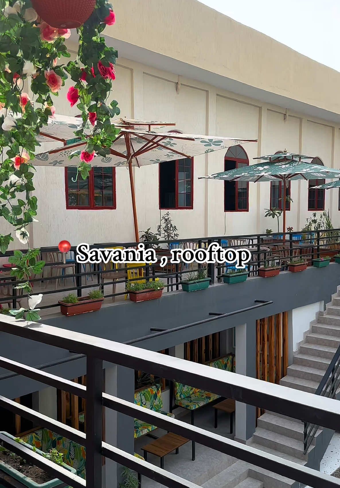 Un nouveau rooftop en ville, il s’agit de 📍@Savania situé à adidogome ,un cadre très plaisant pour prendre un verre ou manger un bout tout en se détendant 👌 #creatorsearchinsights #ugccontentcreator #ugcexample 
