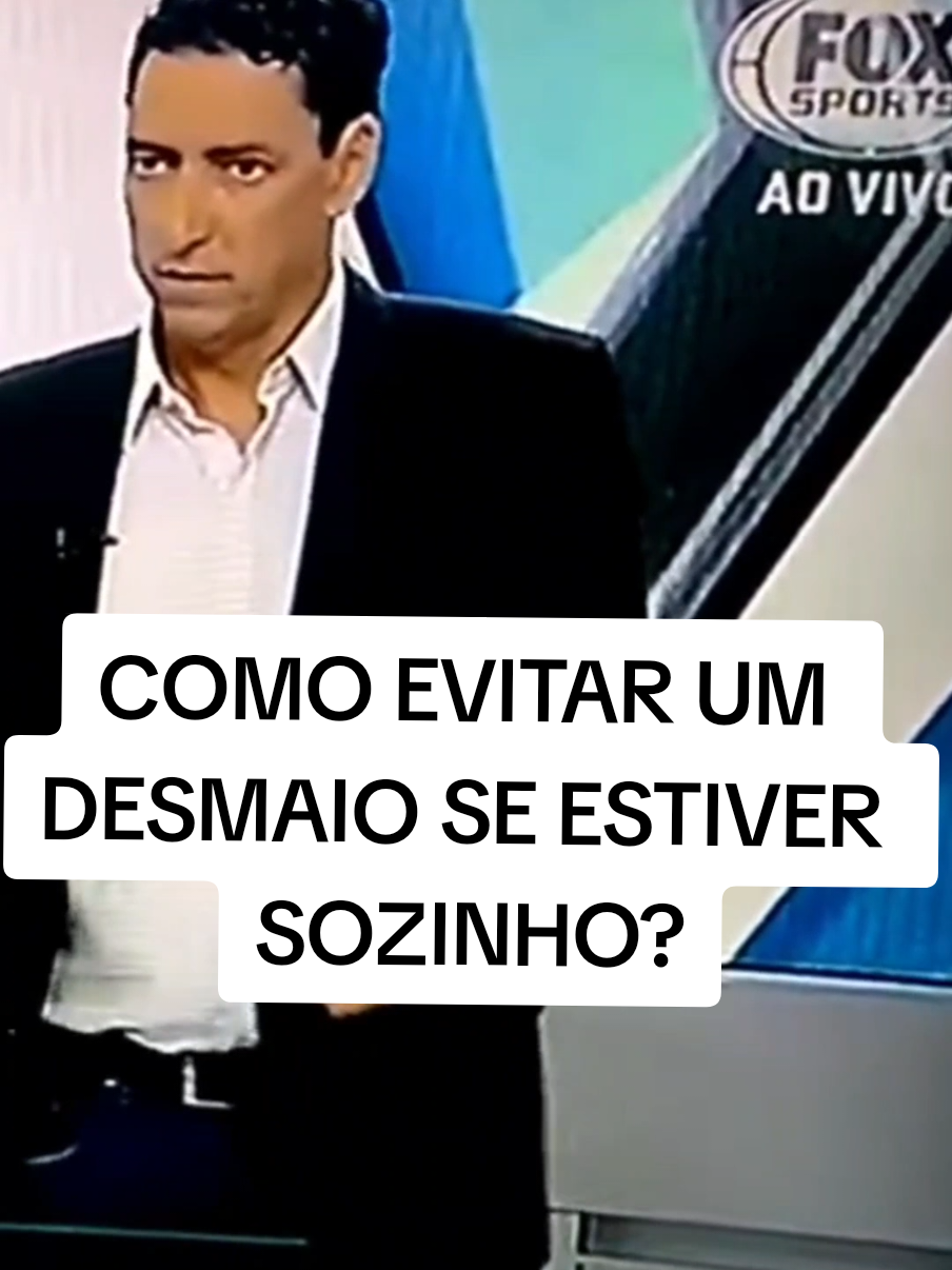 E você? Já desmaiou? Por qual motivo? Comenta aqui e compartilha essa técnica com sua família! 💡 Como agir se sentir tontura ou sensação de desmaio sozinho? Se perceber que pode desmaiar, faça isso: ✔️ Feche as mãos ao contrário ✊✊ e force uma para cada lado;  ✔️ Abaixe a cabeça, segure com as duas mãos 🤲 e force a cabeça para cima;  ✔️ Se puder se deitar, cruze as pernas ✖️ e pressione uma contra a outra.  ✔️ Se perceber que o desmaio é inevitável, se deite no chão 🛏️ para evitar queda, que pode ser muito perigosa ⚠️. 🔎 O desmaio pode ter várias causas, como:  📉 Queda na pressão arterial (ficar muito tempo em pé 🧍)  ⚡ Mudança brusca de posição (levantar-se rápido ⏫)  💧 Desidratação  🍬 Hipoglicemia (baixo nível de açúcar no sangue)  🥗 Jejum prolongado  ❤️ Alterações cardíacas  😣 Estresse  💊 Uso de medicamentos  🧠 Problemas neurológicos 😓 Situações de estresse emocional também podem causar desmaios! ⚠️ Outros fatores incluem:  🍽️ Jejum prolongado  😖 Dor forte  🤮 Vômitos  🔥🥶 Desconforto térmico (calor ou frio extremos)  🚫 Uso de drogas ilícitas  🩸 Anemia  🥴 Baixo nível de açúcar no sangue 🚨 Situações de risco:  🏠 Estar em locais abafados e com aglomeração  ⏳ Ficar por longos períodos de pé  🤰 Estar grávida ⚕️ É sempre necessário buscar atendimento médico 🏥 para investigar a causa do desmaio! #dicasdesaude  #vidasaudavel  #videoviral 