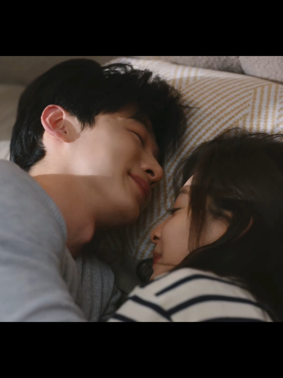 the way Sangyan loves Yifan is the way i wanna be loved. he loves very much but always prioritizes respect and knows boundaries 😍🤍 #cdrama #thefirstfrost #baijingting #zhangrounan #dramachina #dracin #chinesedrama #asiandrama  #firstfrost #sangyan #hiddenlove #fyp #fypシ゚ #foryou 