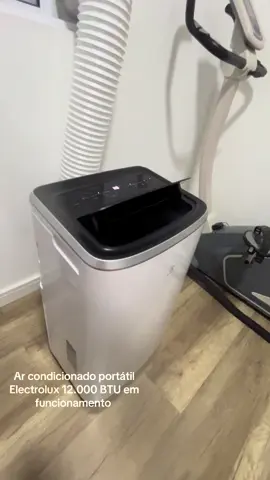 Ar condicionado portátil Electrolux em funcionamento 