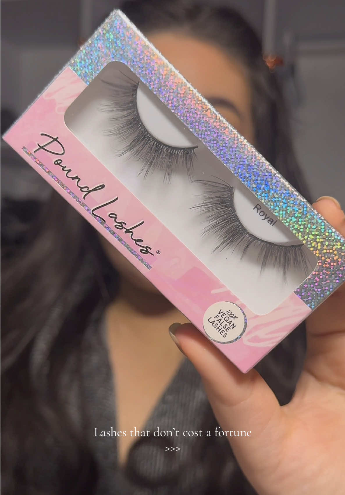 Lashes for £1.10?! I can’t gatekeep this brand any longer 🤭 I use style “royal” to make the perfect half lash ✨ only £1.10 from @Pound lashes #poundlashes #affordablemakeup #halflashes 