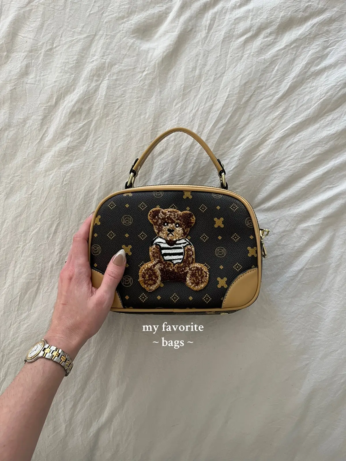 #creatorsearchinsights #fashiontiktok #fashion #bagoftheday #bags #purses #iconicfashion #pursetok #pursecollection #clutches #fyp #trending #itgirl #fashioninspo #ugc #ugccontentcreator #ugccommunity #fashioncreator #smallcreator #microcreator #swipe #comtentcreator #Lifestyle #lifestylecontent 