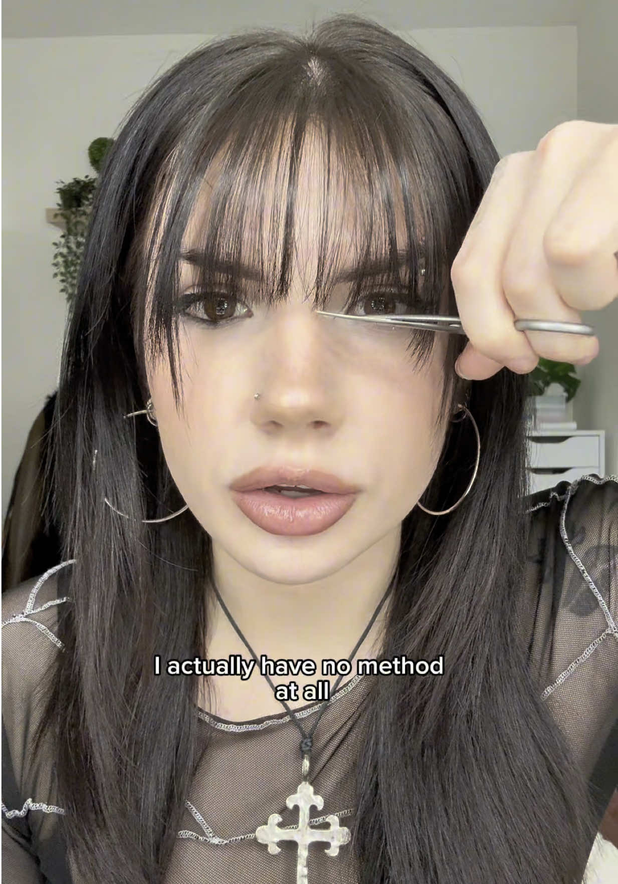 how to cut ur own bangs 🖤 (don’t do this at home) #haircut #bangs 