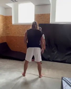 practicando como ser pateado con precisión 🤕 el turco 🗡  #canyaman 😍 