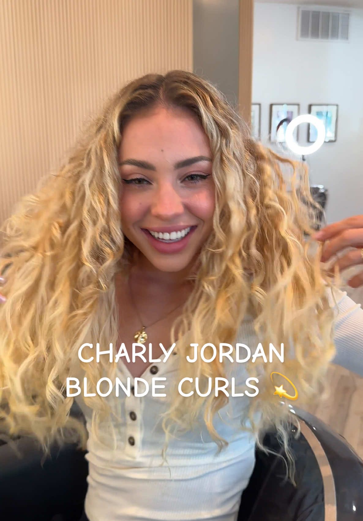 @Charly Jordan OBSESSED WITH THIS! ➿➰➿➰ . . Curly Silk Wefts! 💕💞 #hair #blonde #curly #extensions 