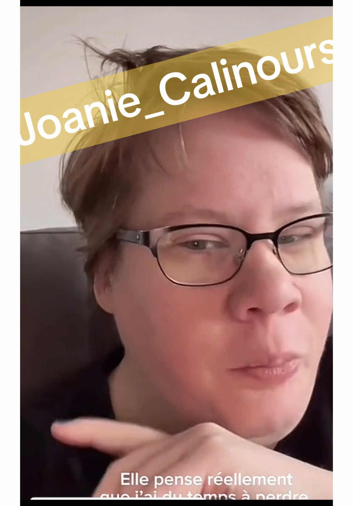 Joanie… Joanie… Joanie… tu as sérieusement un problème. Vas chercher de l’aide.  Tu devrais te faire internée!!!! #quebec #fyp #exposed #joanie #calinours 