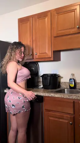 Que rica 😋 me quedó esta ROPA VIEJA a lo cubano 🇨🇺. Guarda el video para que le cocines este delicioso plato a tu pareja o envíaselo a tu novia para que te lo haga 🫶  #RopaVieja #CocinaLatina #recetasdecocina #ComidasCaseras #ComidasTípicas #comidacubana #cocinaencasa #cocina #recetas #recetasfáciles #cocinandoencasa #Vlog #influencerscubanos #influencer #carnederes #res #vacafrita #restaurante #chef #traditionalwomen #hombresfelices #cubanasentiktok #cubanostiktok #mexicanos #mexicanas #venezolanosenusa 