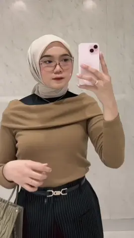 Kenapa siiihh, secakep ini di jual cuma 40 ribuaaaaannn😫😱🔥👆#sabrinatop #kiaratop #sabrinaknit #sabrinacroptop 