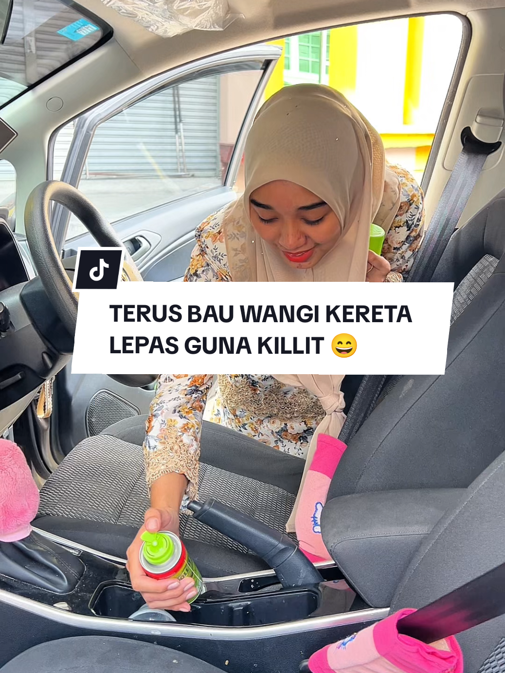 Cik Sya ni kalau datang tak bawak masalah memang bukan dia lahh 😮‍💨 Nasib baik kereta takde lipas , tapi bau kereta dia tu ya Allah 🤧 Nasib baik ada Killit . Settle bau hapakk dalam kereta tuu 😆 #killit #killitspray #spraylipas #fyp #spraylipasdalamkereta #spraylipasviral 