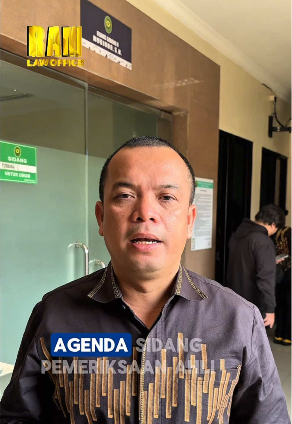 Sidang dipengadilan Negeri Tanggerang dengan agenda Pemeriksaan Ahli Ahli merupakan dosen dari Universitas Indonesia dan menggeluti bidang kenotariatan dan hukum perdata. Kamis sebagai pihak penggugat bertaya kepada ahli seputar Cessie. Sebanyak 4 pertanyaan akmi berikan kepada ahli dan pihak tergugat bertanya sebanyak 3 pertanyaan. #ui #cessie #fyp #ahli #pntanggerang #tanggerang #debitur #kreditur #fypシ゚ 