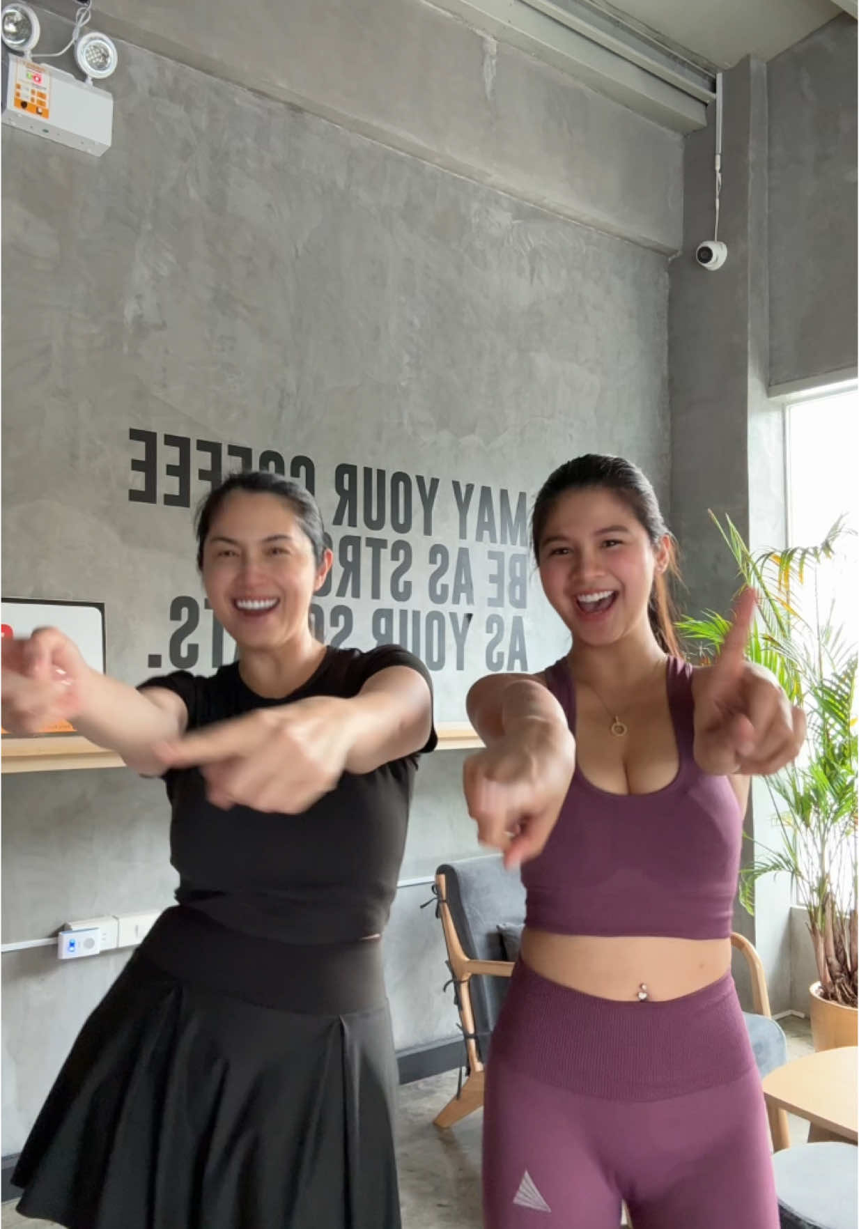 I love you Kimmy hahaha 🖤💗@Kim Rodriguez @Daily Burn Fitness 