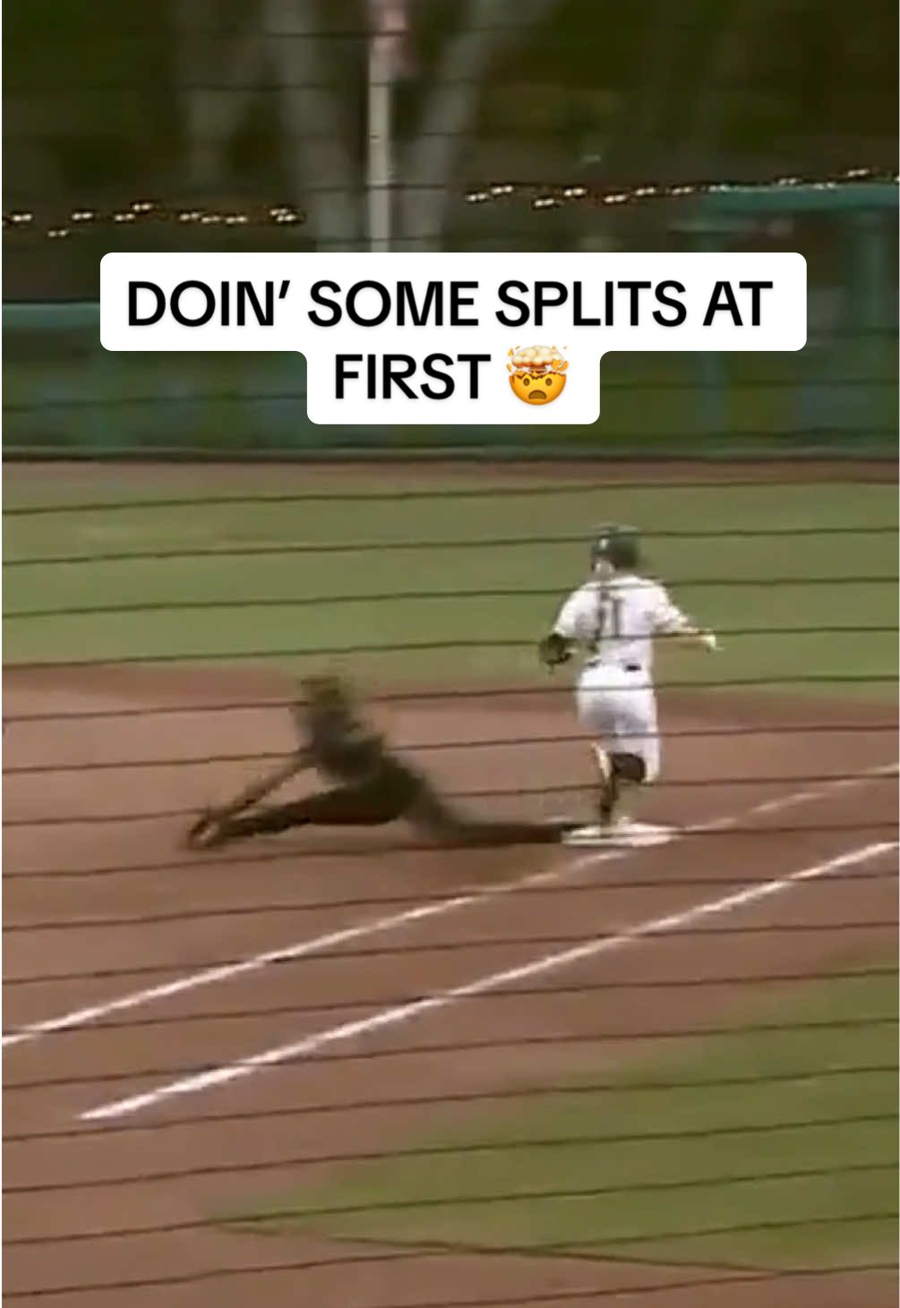 OKAYYYY KATHY 👏 #NCAASoftball #SCTop10 x 🎥 ESPN+ #fyp #foryoupage #splits #softball #defense 