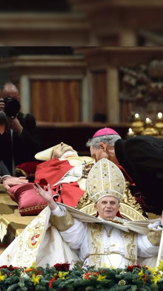 il nous a quittés. le pape François vient de snous quittés après une longue bataille contre la maladie. le monde est sous le choc les cloches de la tristesse résonnent à travers le Vatican #papefrancois #vatican #actualite #religion #choc #histoire #information #hommage #départ #foi #deuilperinatal #catholic #catholicnews #pourtoi #videoviral #france #franceinfo #infodujour 